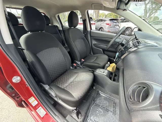 Used 2021 Red Mitsubishi  image 26