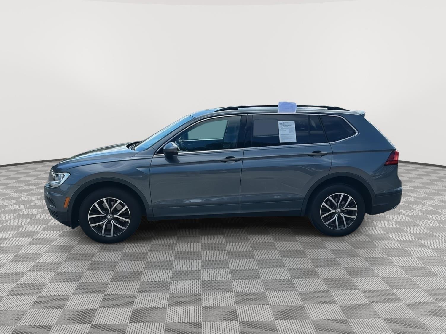 Used 2019 Platinum Gray Metallic Volkswagen SE image 17