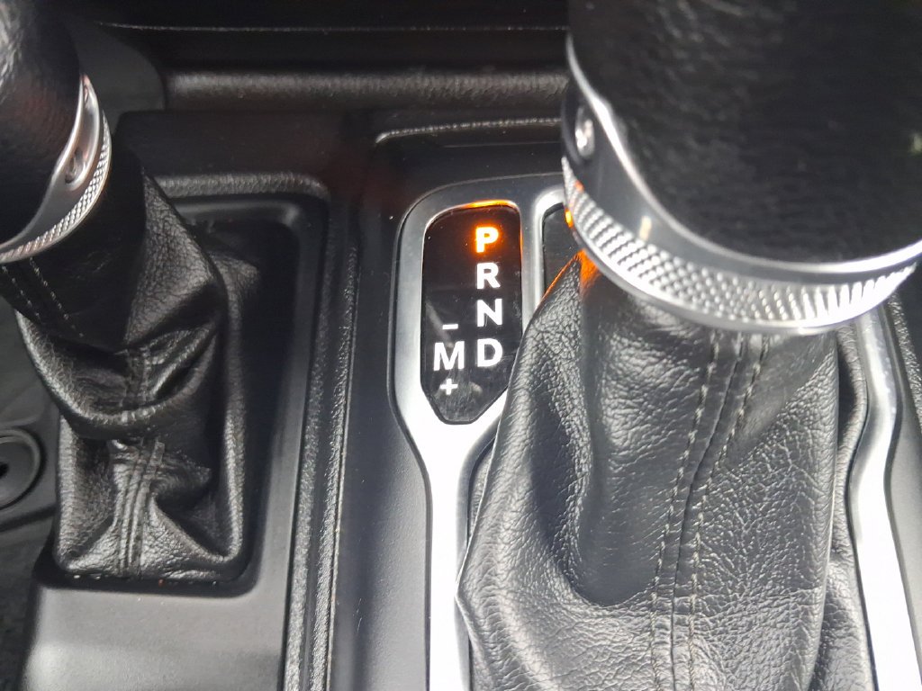 Used 2018 Red Jeep Unlimited Sport S image 19