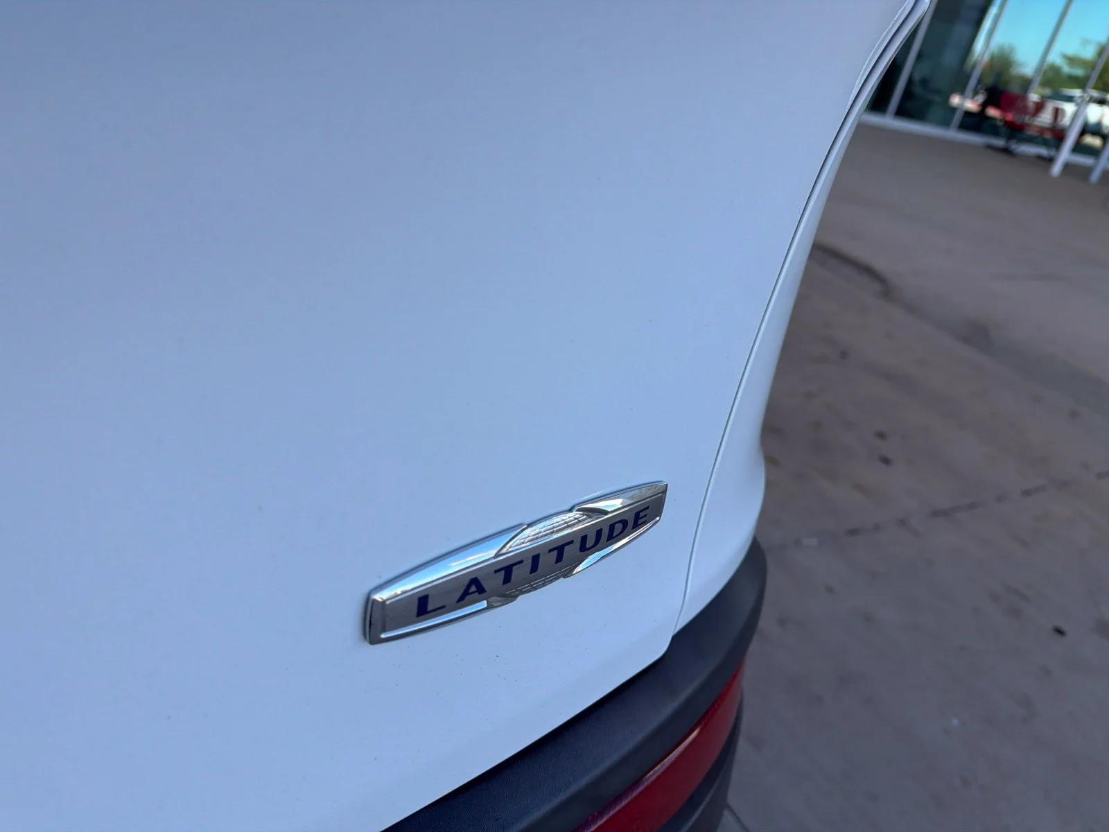 Used 2016 White Jeep Latitude image 14