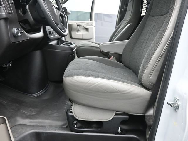 2024 GMC Savana Cargo Work Van - Photo 12