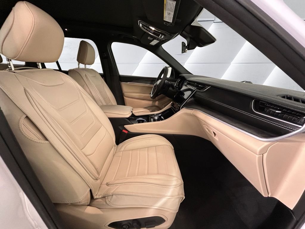 Used 2025 White Jeep Limited image 13