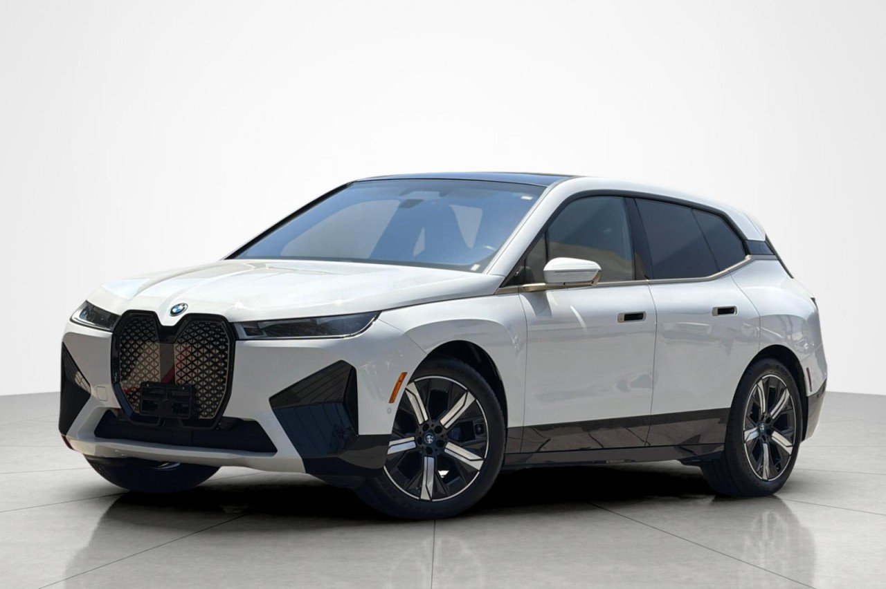 2022 BMW iX xDrive50's photo