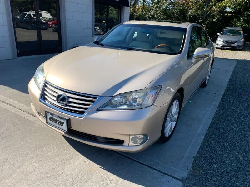 Used 2011 Gold Lexus ES 350 Sedan 4D image 4