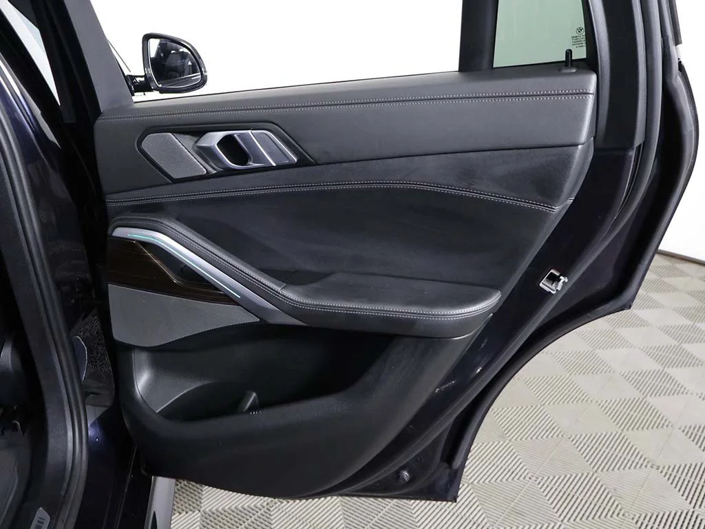 Used 2024 Carbon Black Metallic BMW xDrive40i image 31