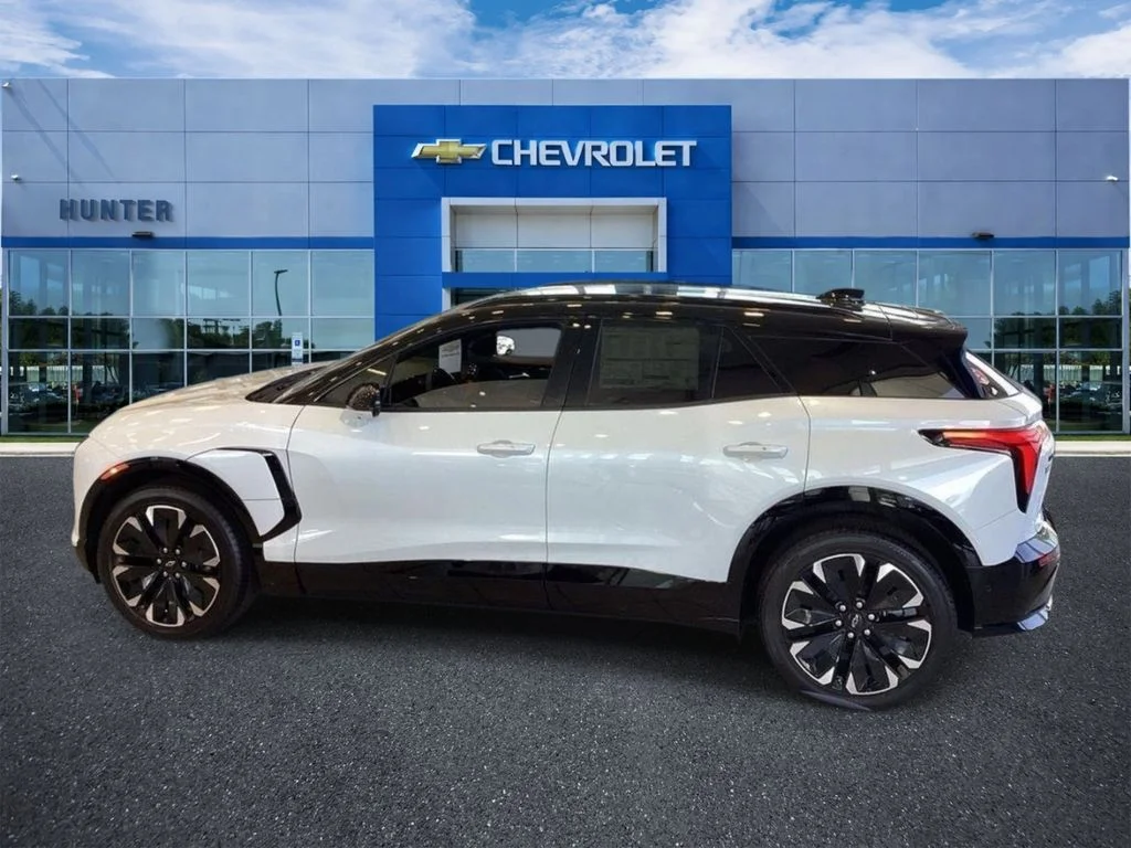 New 2026 Polar White Tricoat Chevrolet RS image 5