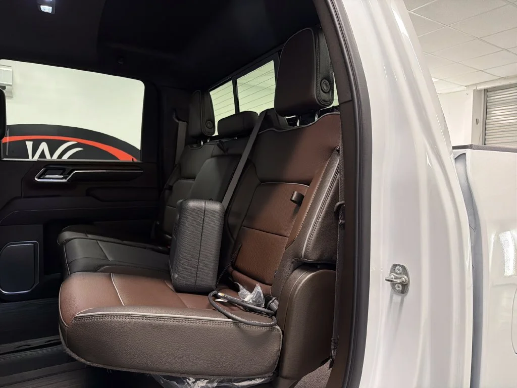 Used 2025 White GMC Denali image 9