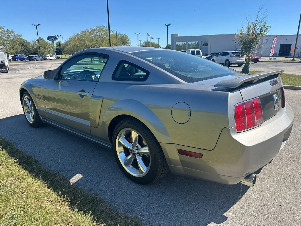 Used 2009  Ford GT image 9