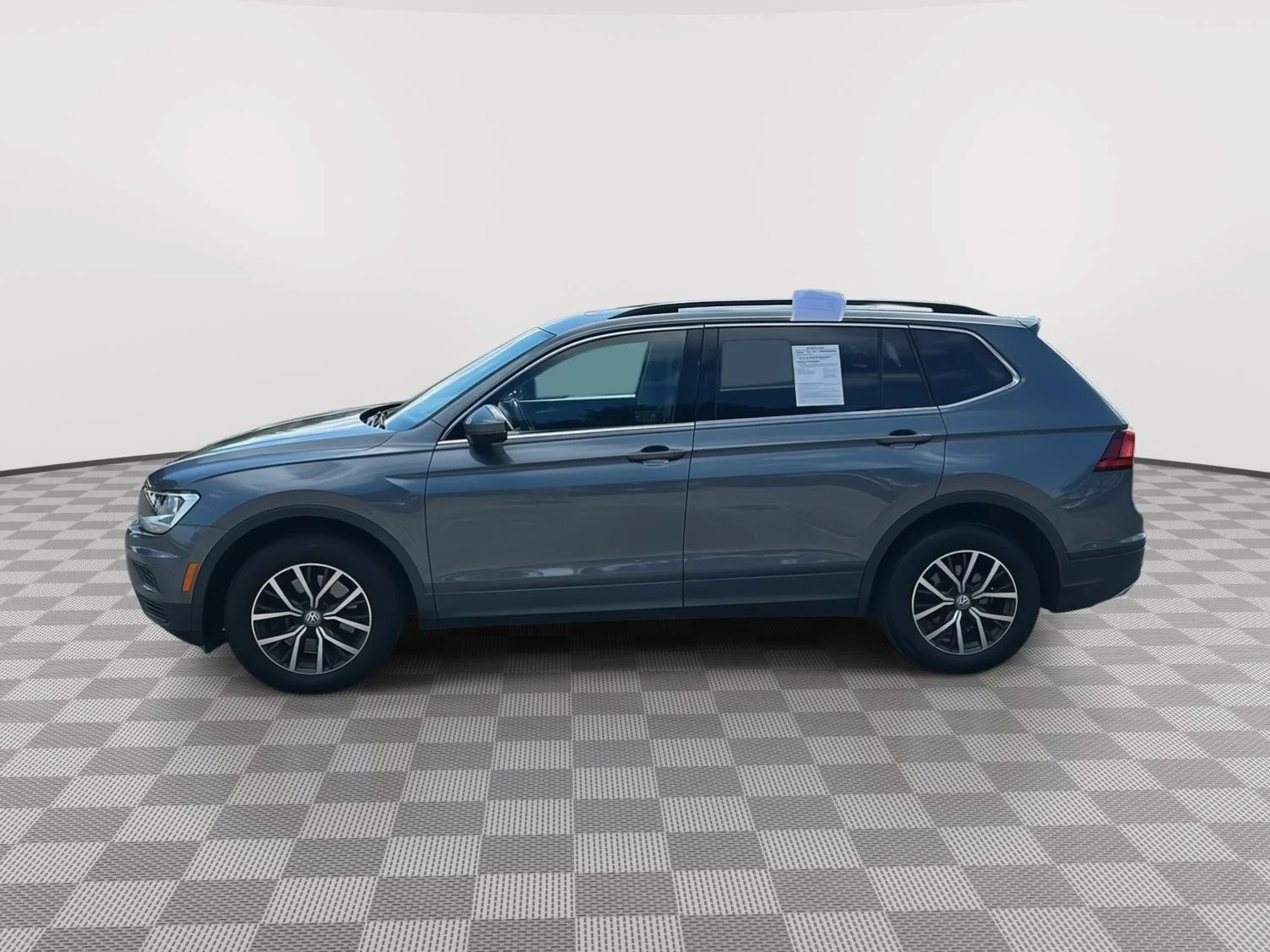 Used 2019 Platinum Gray Metallic Volkswagen SE image 17