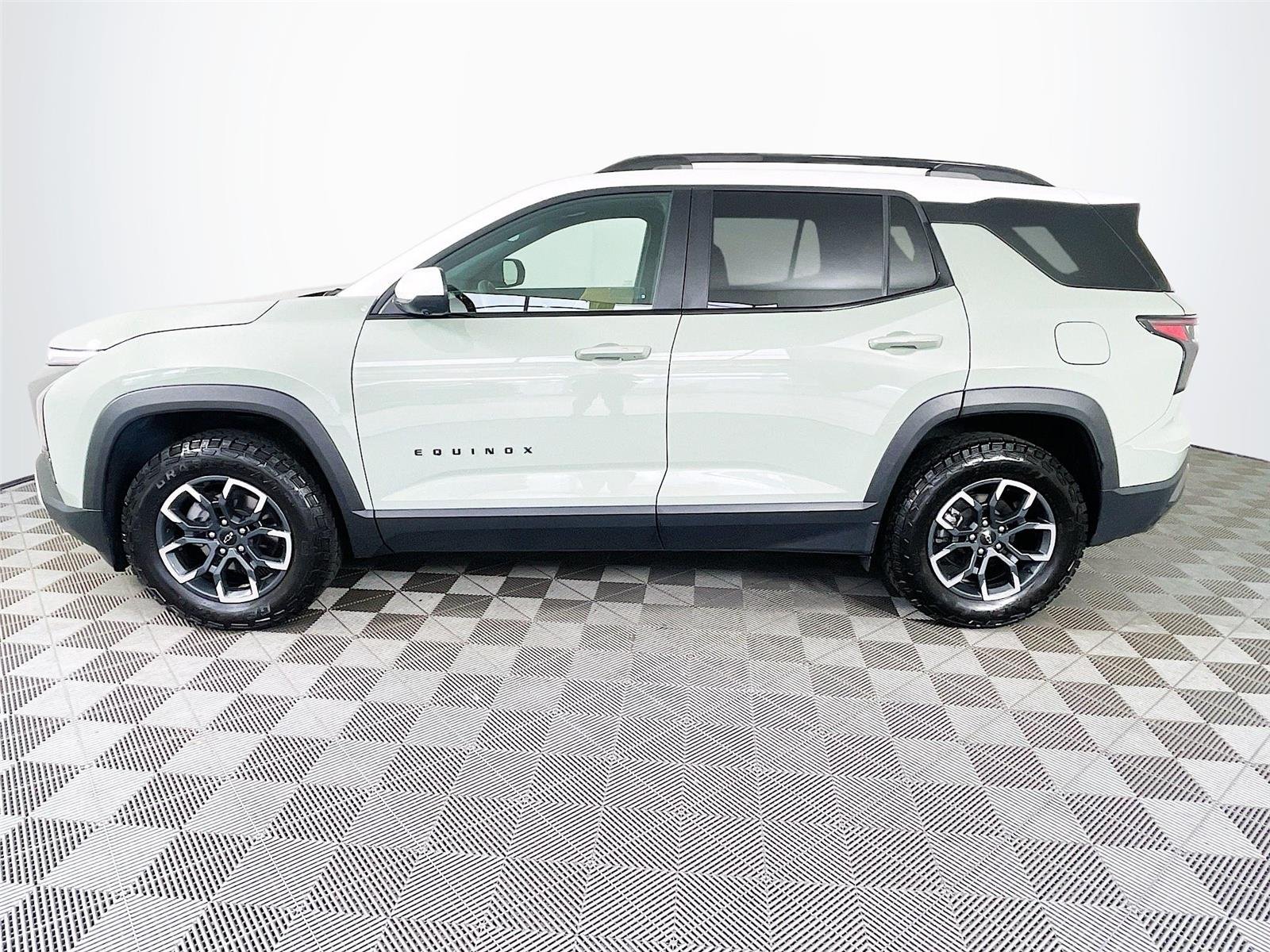 Used 2026 GREEN CHEVROLET ACTIVE image 4