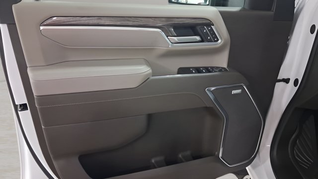 Used 2026 Summit White Chevrolet LTZ image 27