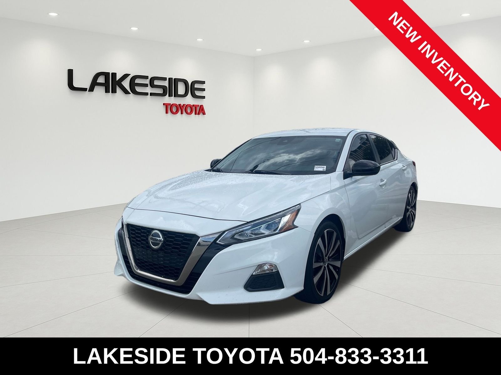 Used 2022 White Nissan 2.5 SR image 1