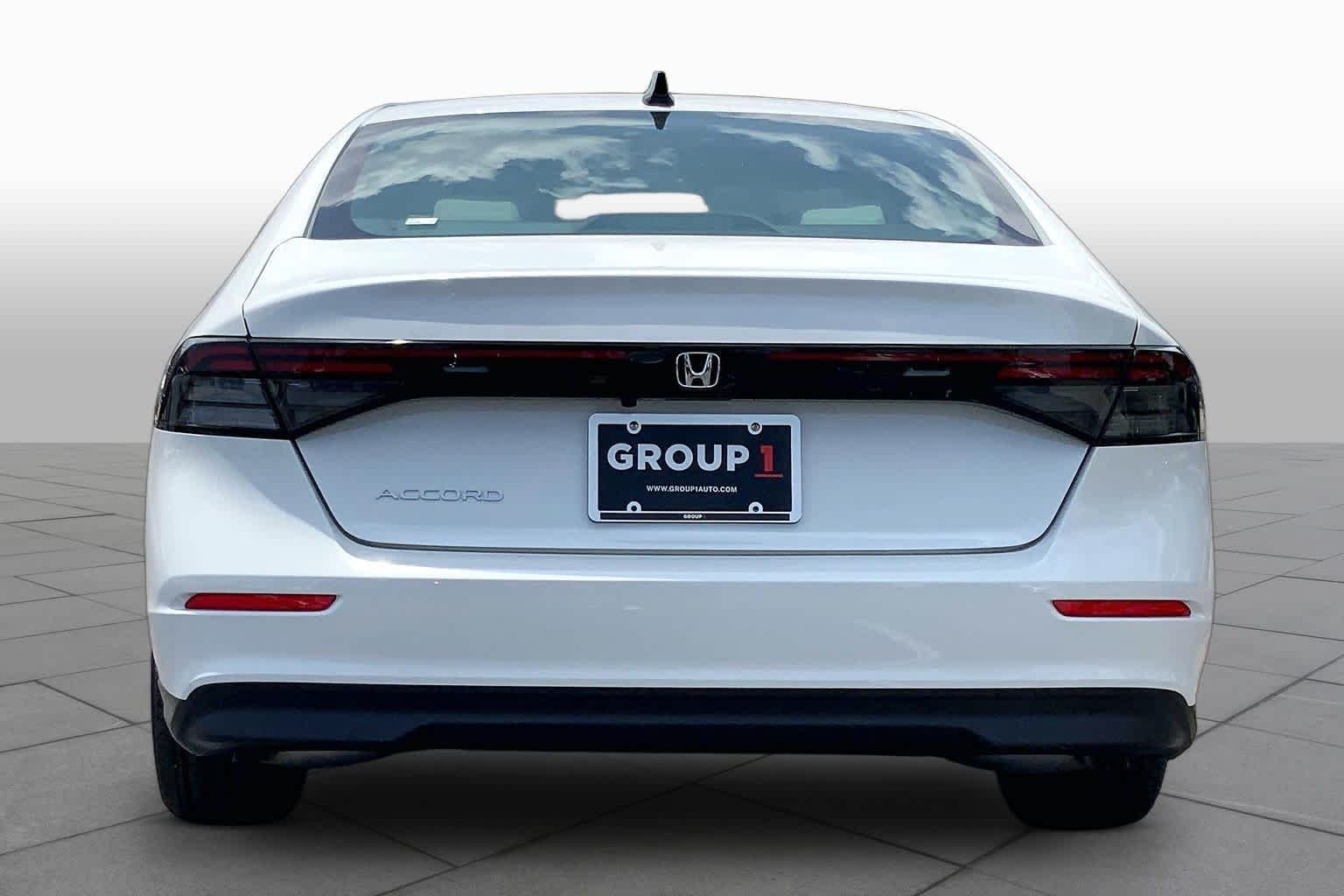 New 2026 Platinum White Pearl Honda SE image 4
