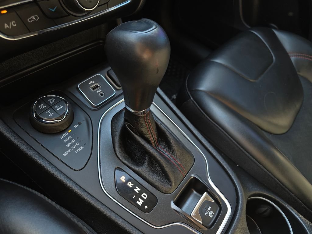 Used 2017 Brown Jeep Limited image 26