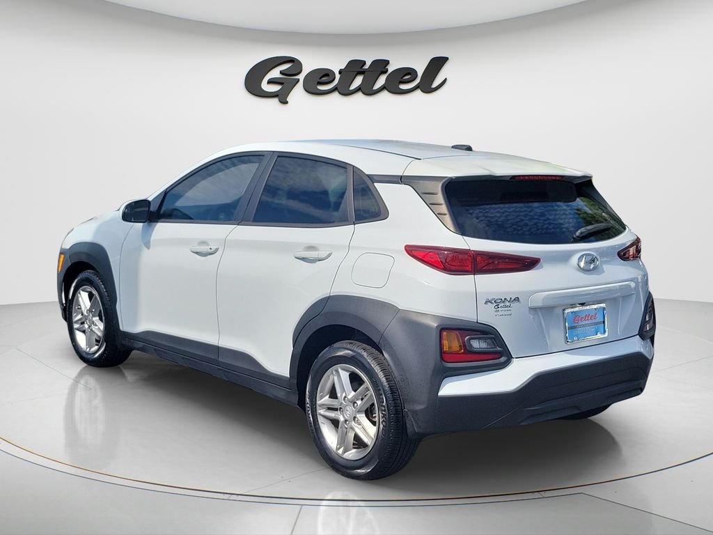 Used 2021 White Hyundai SE image 7