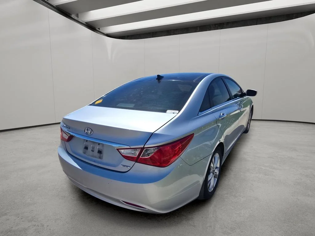 Used 2012 Radiant Silver Metallic Hyundai 2.4L Limited image 5
