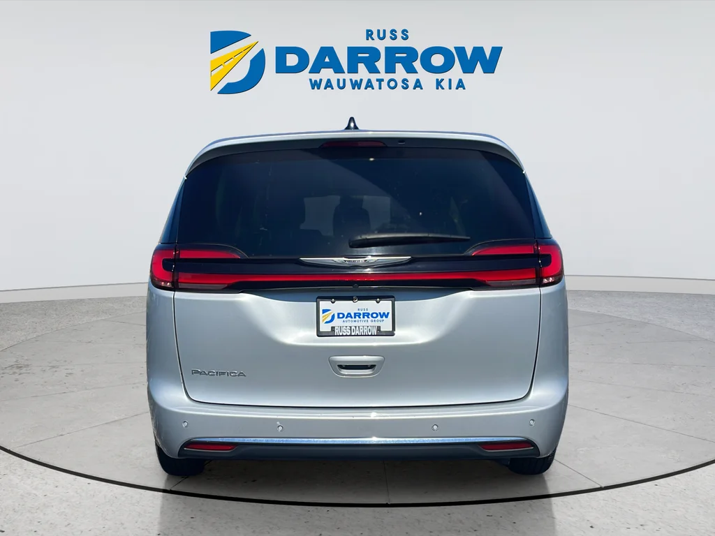 Used 2024 Silver Chrysler Touring L image 4