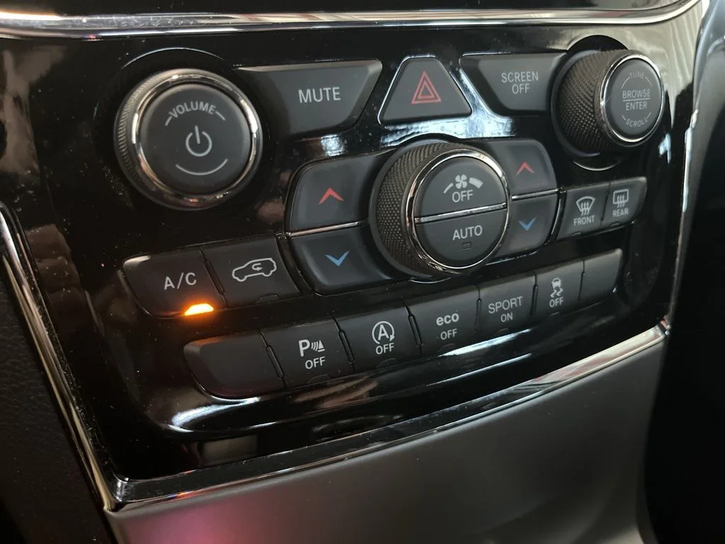 Used 2022 Black Jeep Limited image 14