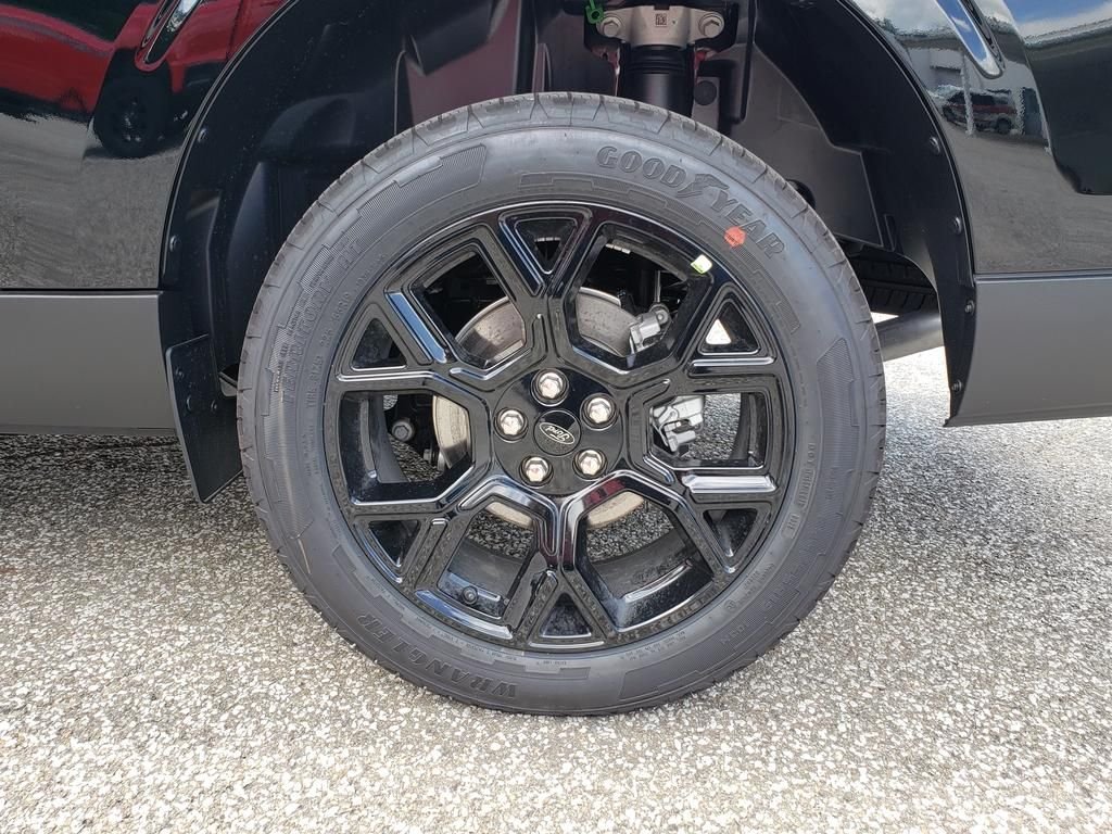 New 2026 Shadow Black Ford XLT image 10