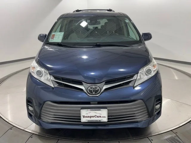 2019 Toyota Sienna XLE - Photo 8