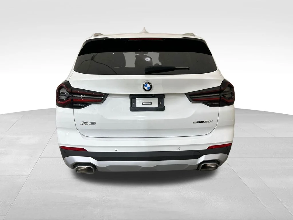 Used 2022 White BMW sDrive30i image 4