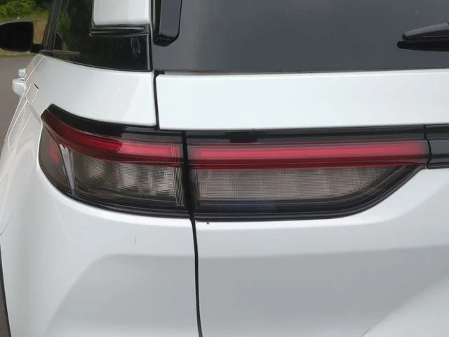 Used 2023 White/off-white Jeep Altitude X image 21