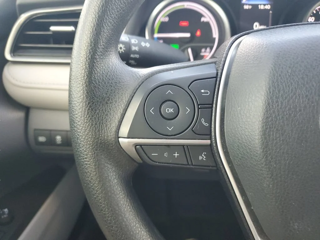 Used 2022 White Toyota LE Hybrid image 19