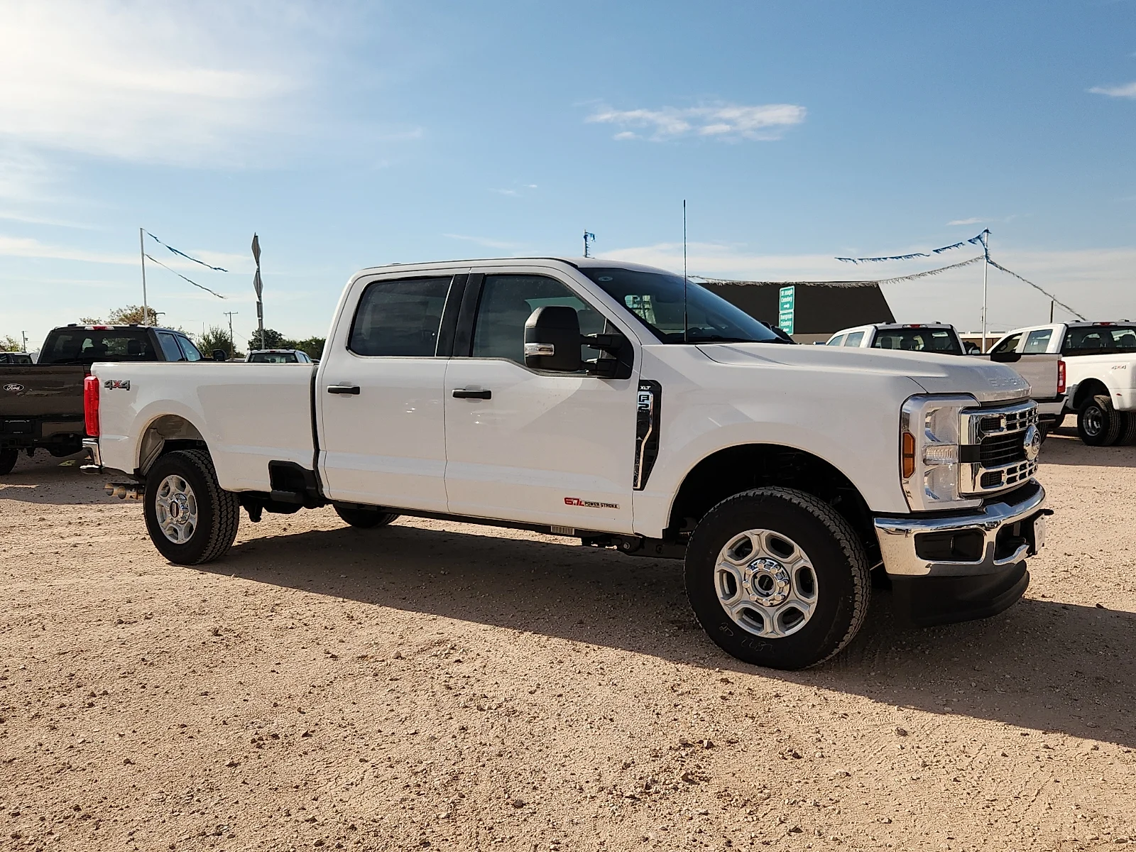 New 2027 Oxford White Ford XLT image 8
