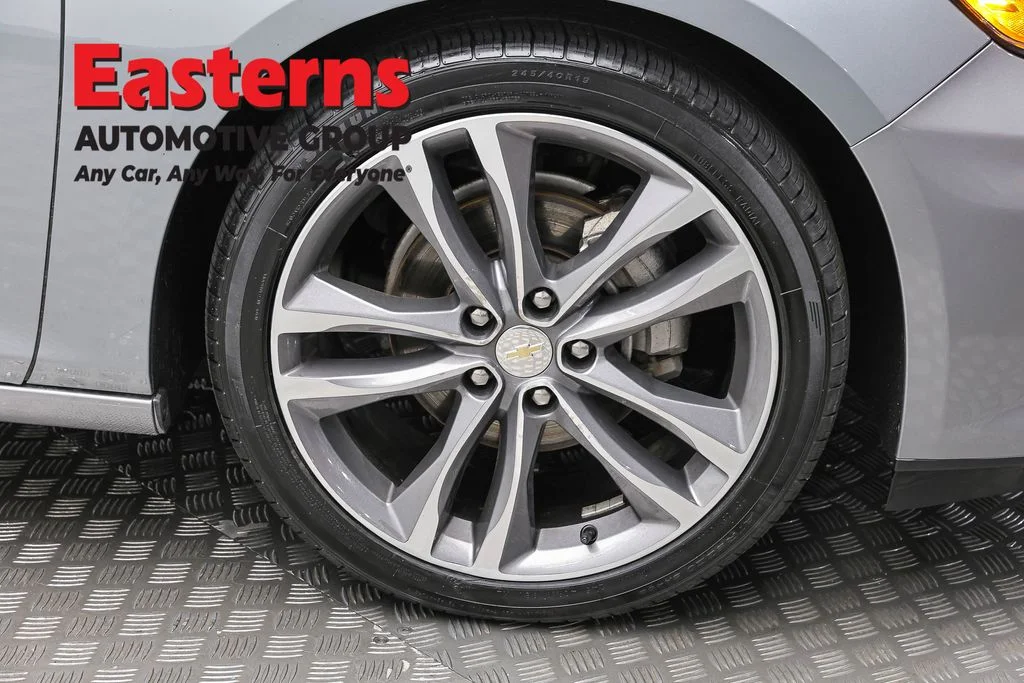 Used 2024 Gray Chevrolet LT image 33
