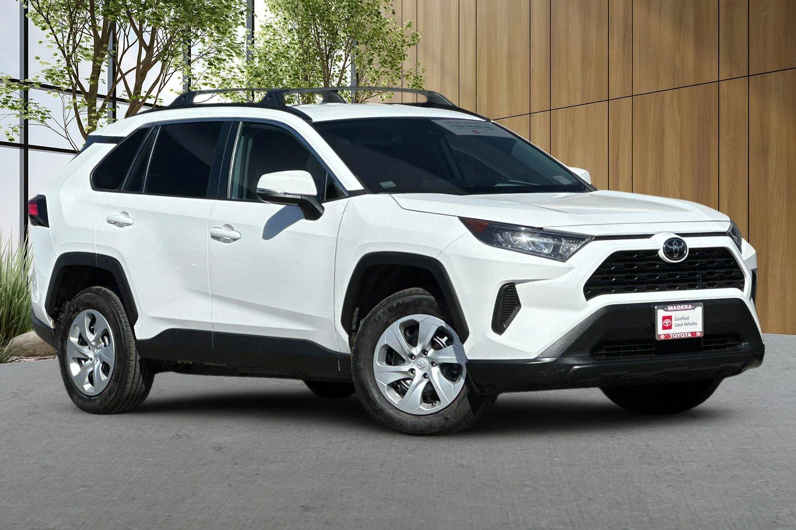 Used 2021  Toyota LE image 2
