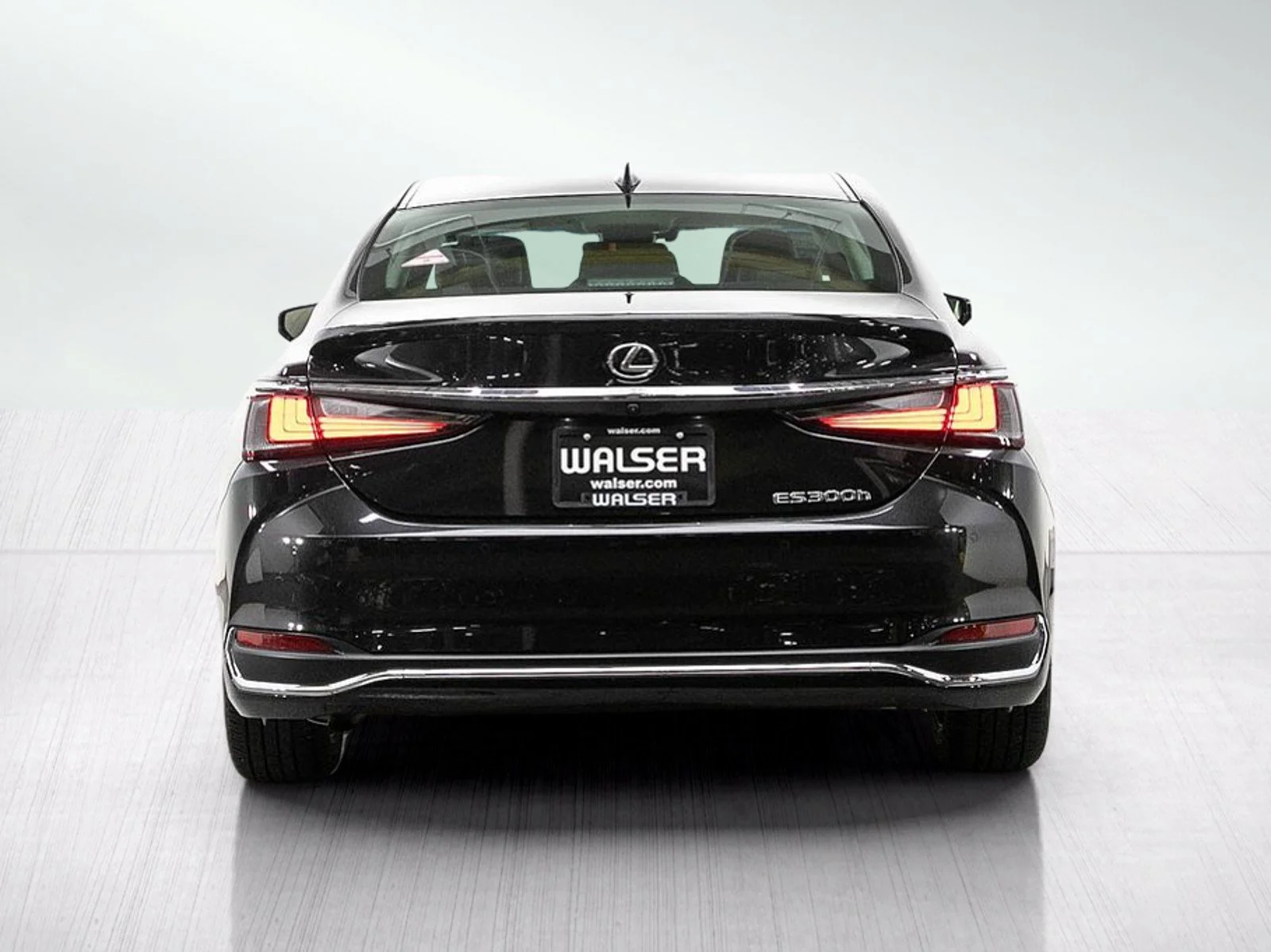 Used 2025 Black Lexus ES 300h F Sport Handling image 4