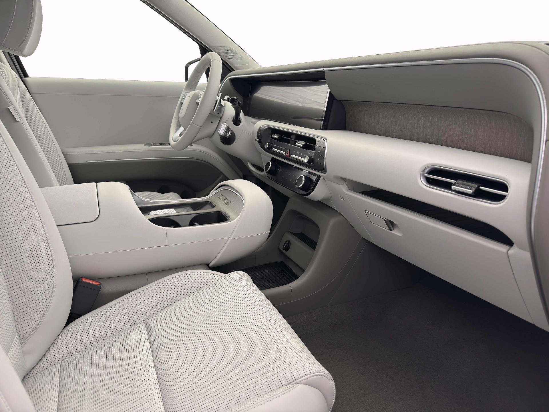 New 2026 Creamy White Pearl Hyundai SEL 7P image 15