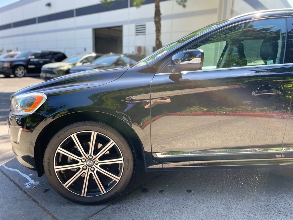 Used 2017 Onyx Black Metallic Volvo T6 Inscription image 7