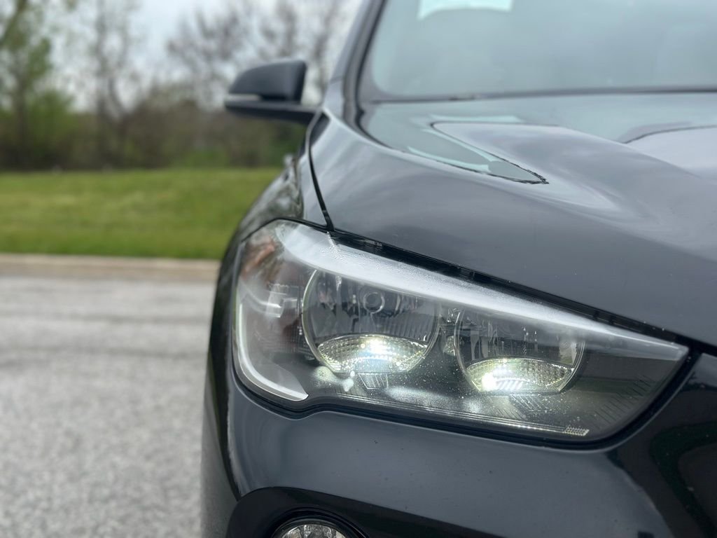 Used 2018 Black Sapphire Metallic BMW xDrive28i image 12