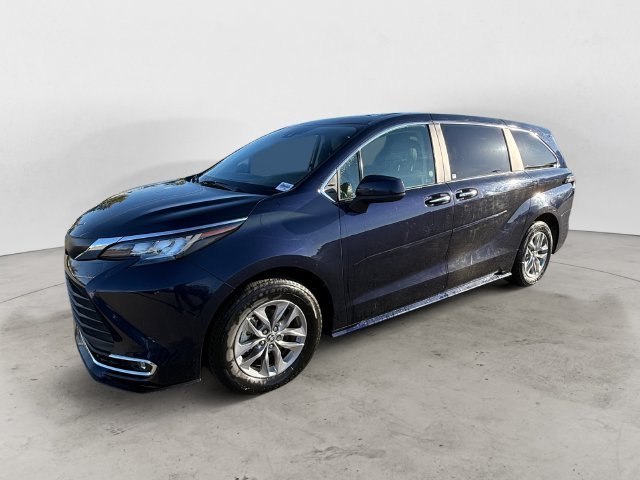 Used 2023  Toyota XLE image 1