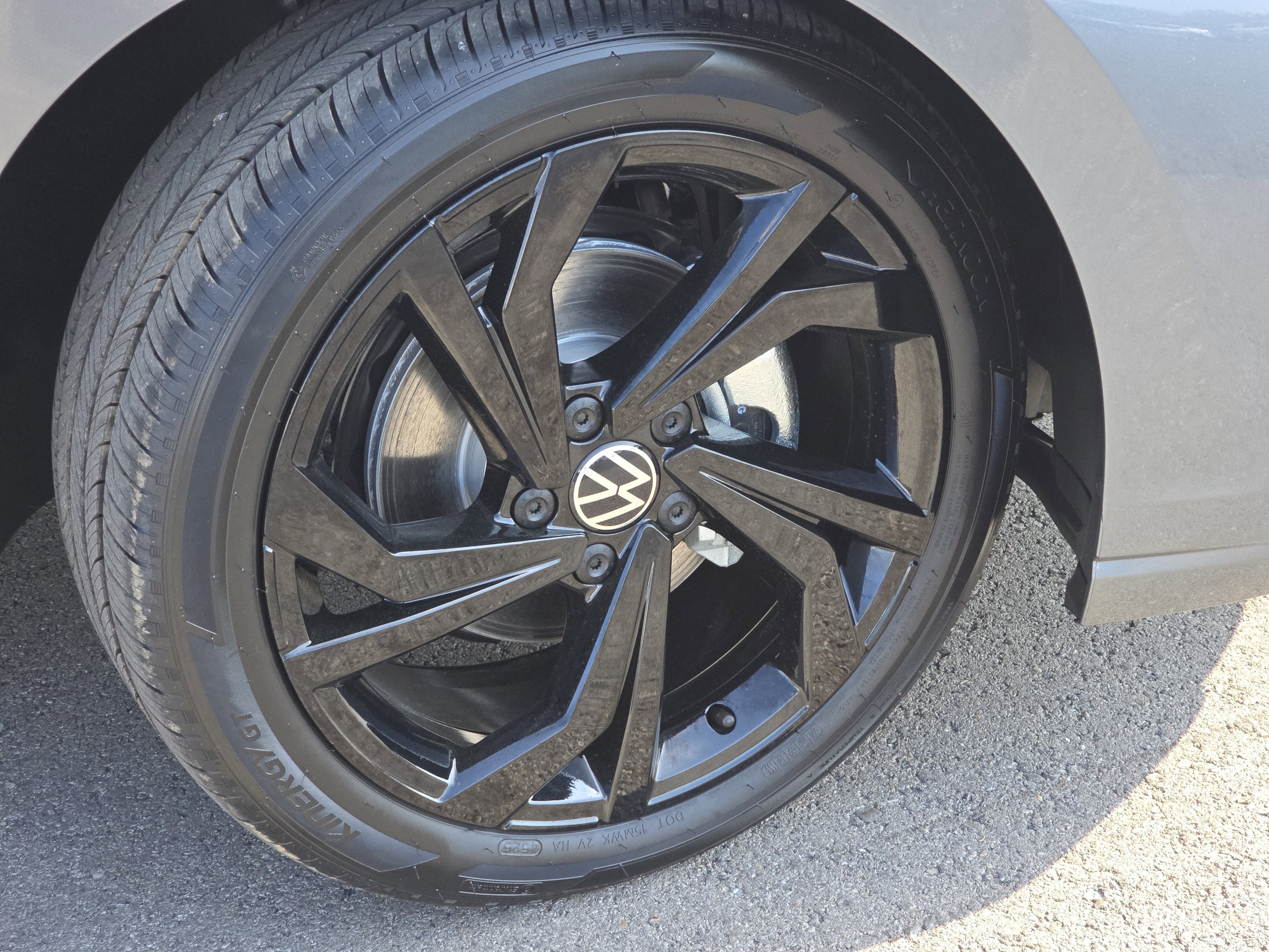 New 2026 Platinum Gray Metallic Volkswagen SE image 14