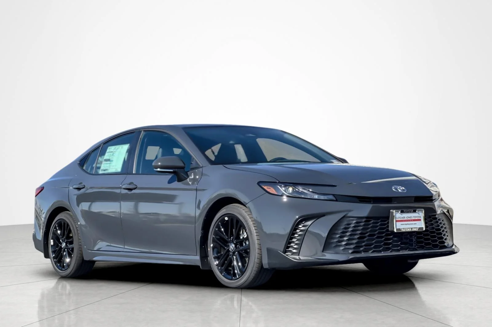 2026 Toyota Camry SE - Photo 7