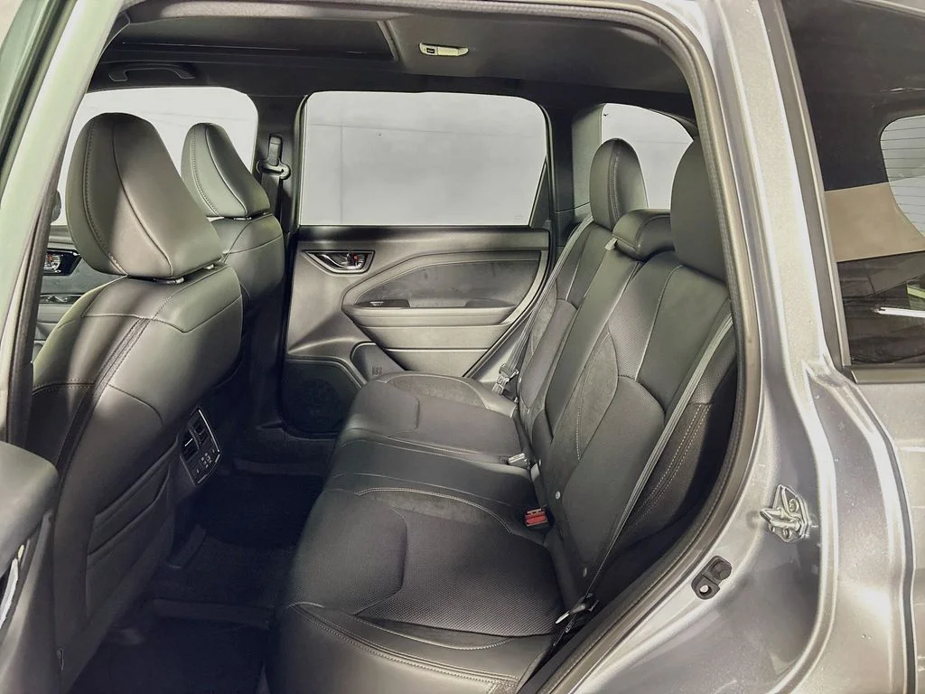 New 2026 ICE SILVER METALLIC Subaru Touring image 21