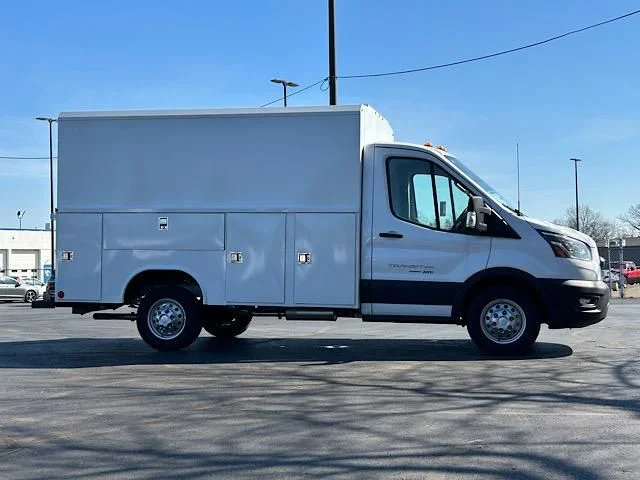 New 2024 Oxford White Ford Cutaway image 19