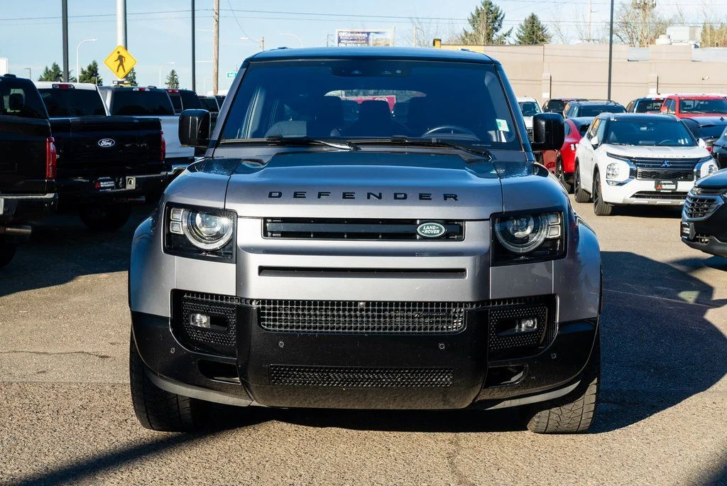 Used 2023  Land Rover X-Dynamic SE image 2