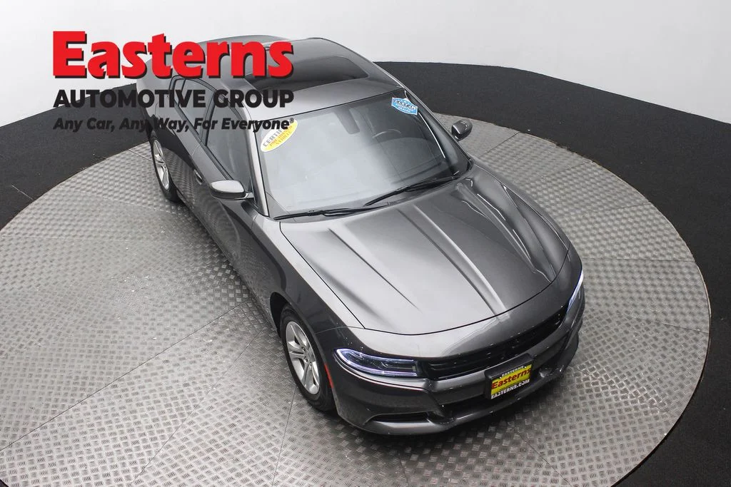 Used 2022 Gray Dodge SXT image 3