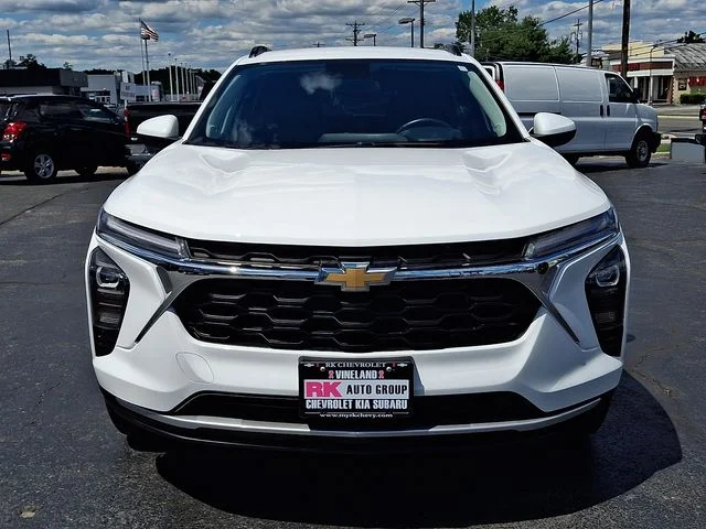 Used 2024 White Chevrolet LT image 3