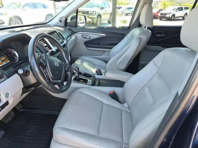Used 2017  Honda RTL-T image 18
