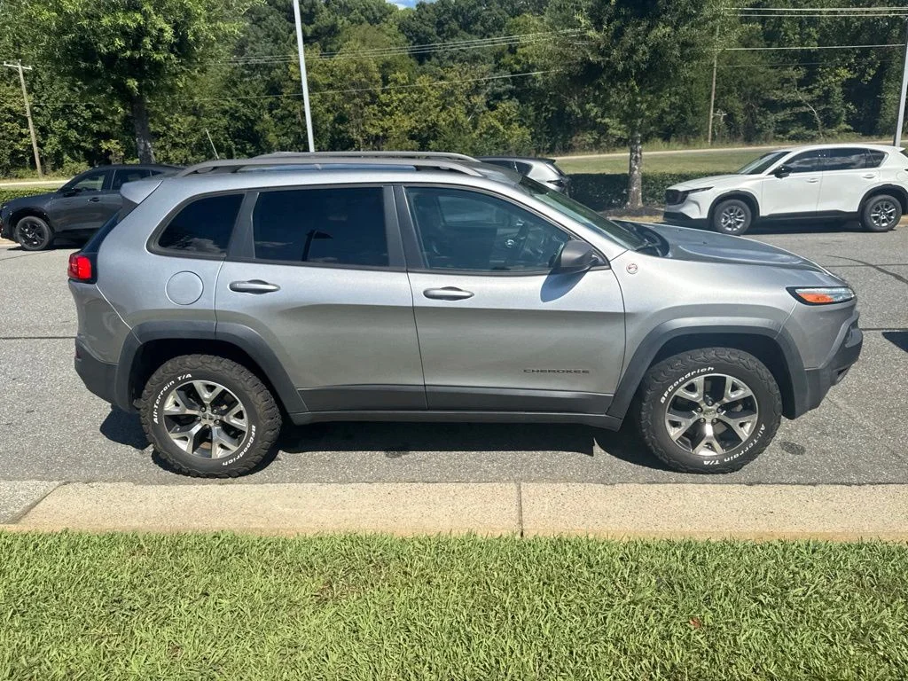 Used 2017 Billet Silver Metallic Jeep Trailhawk image 3