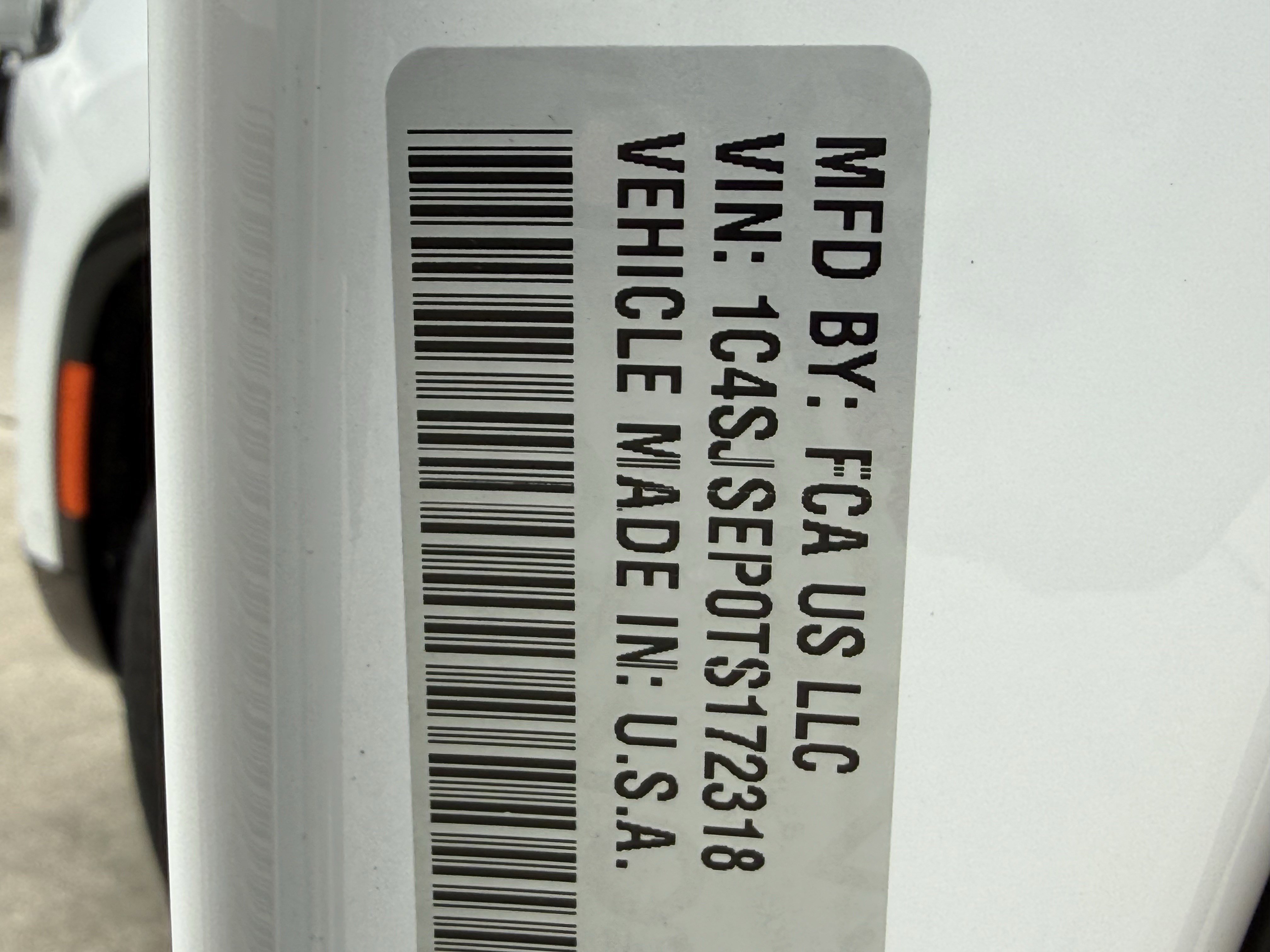 New 2026 Bright White Clear-Coat Exterior Paint Jeep Summit Reserve image 17