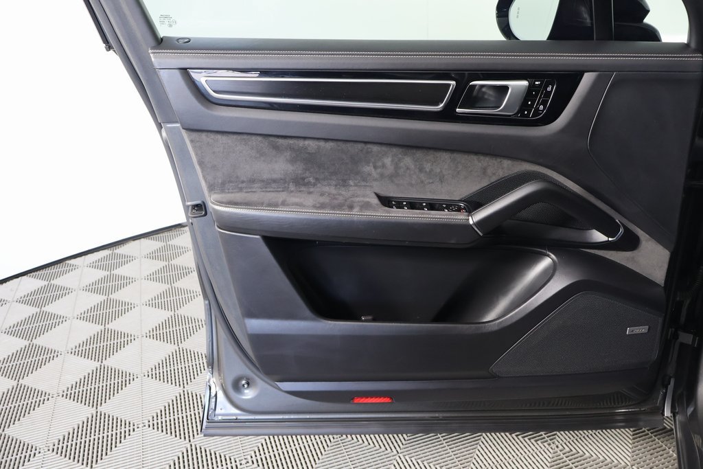 Used 2021  Porsche GTS image 12