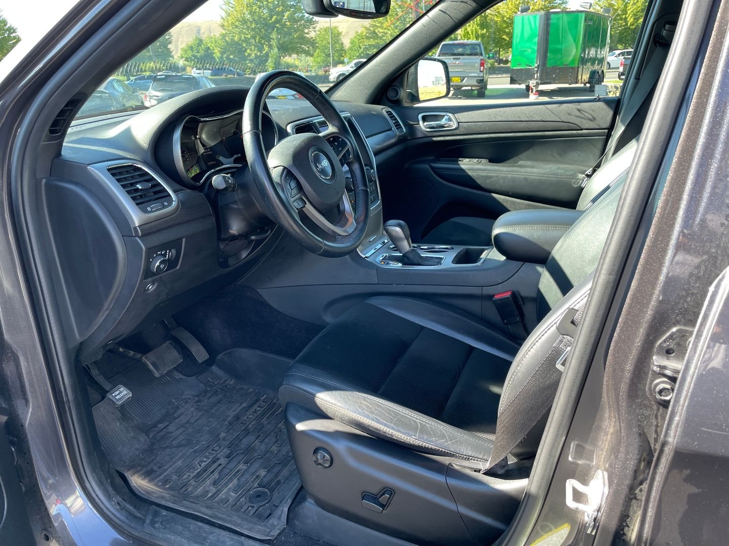 Used 2018 Gray Jeep Altitude image 9