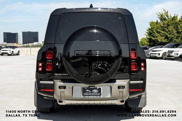 Used 2025 Santorini Black Metallic Land Rover X-Dynamic SE image 7