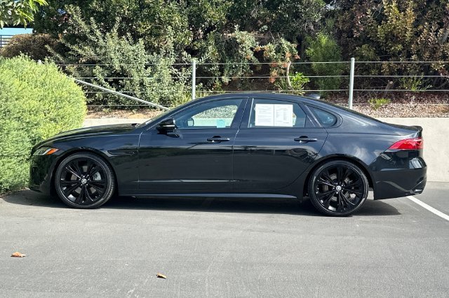 Used 2024 Black Jaguar R-Dynamic SE image 2