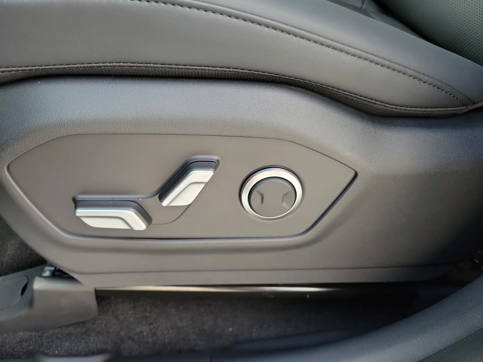 New 2027 Atlantis Blue Hyundai SEL 4dr Front-Wheel Drive image 13
